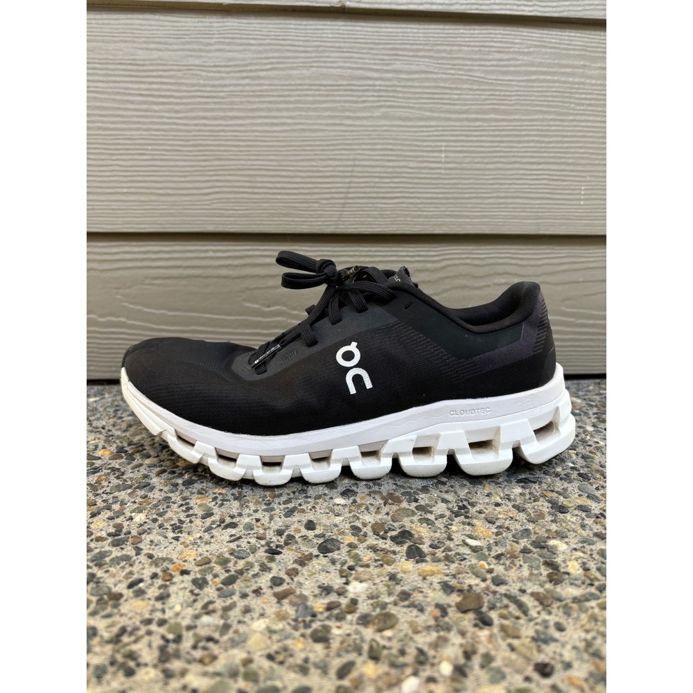On Running Cloudflow 4 Women's 7.5 Black White Running Shoes 3WD30110299 - Picture 3 of 10